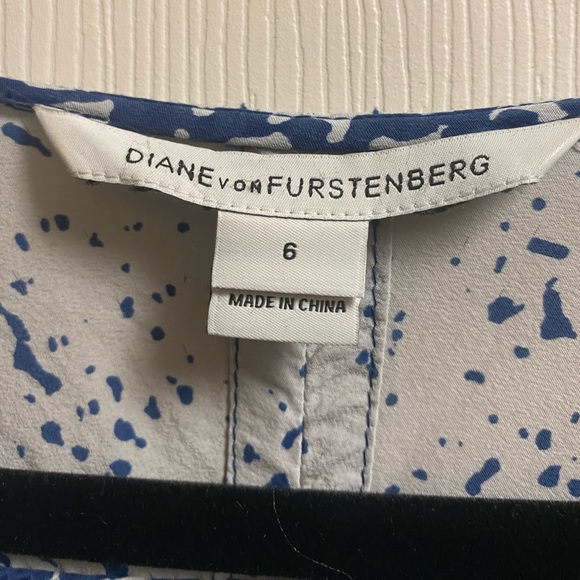 Diane Von Furtstenberg 100% Silk Blue/Black Blouse Size 6 - Picture 4 of 6